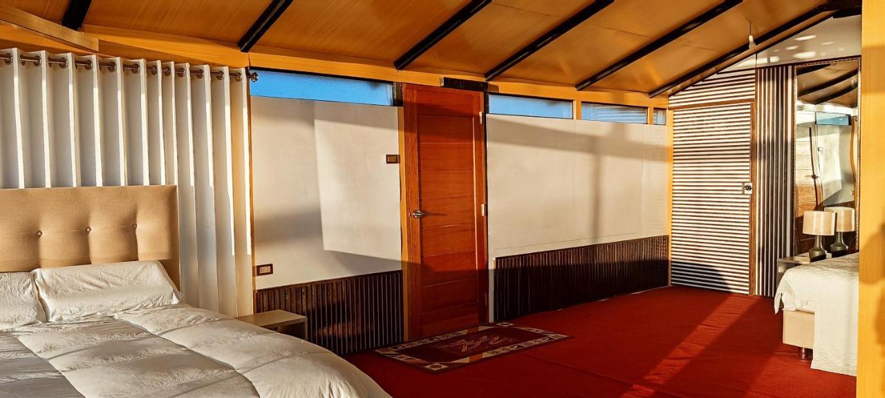 Villa Titicaca Habitacion Panoramica Vista Al Amanecer Puno Exterior foto